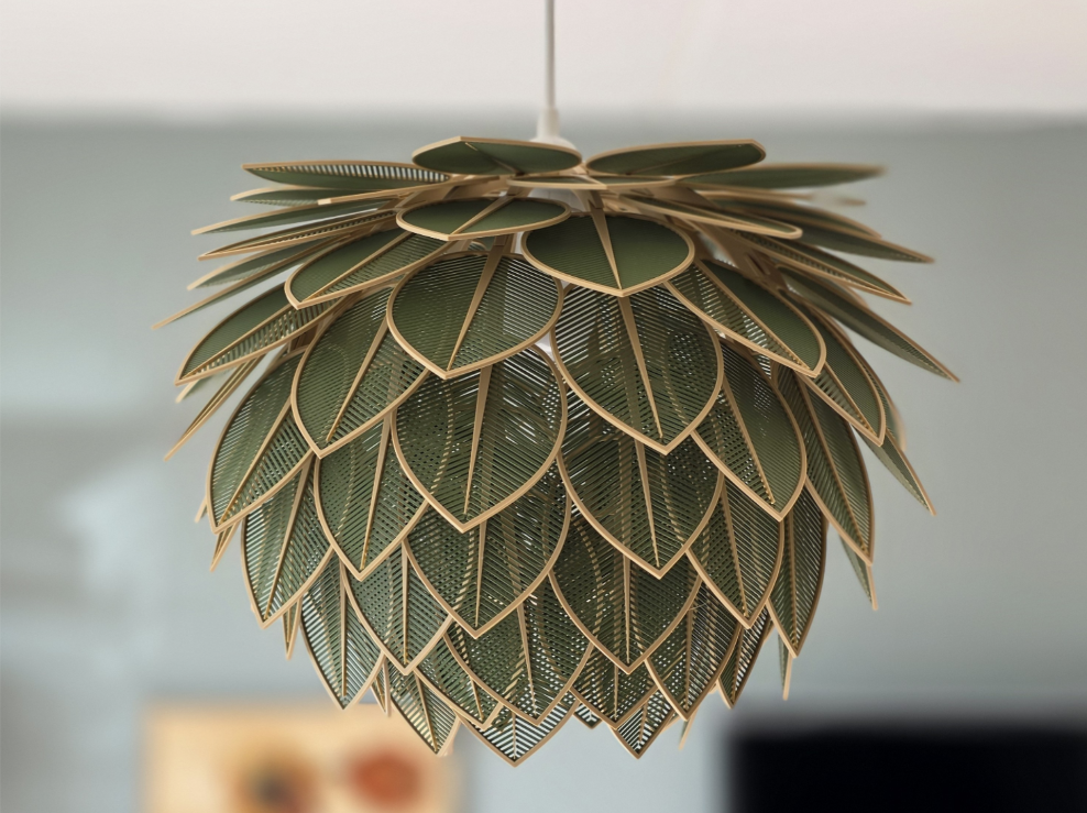 Lustre Leaf Lamp